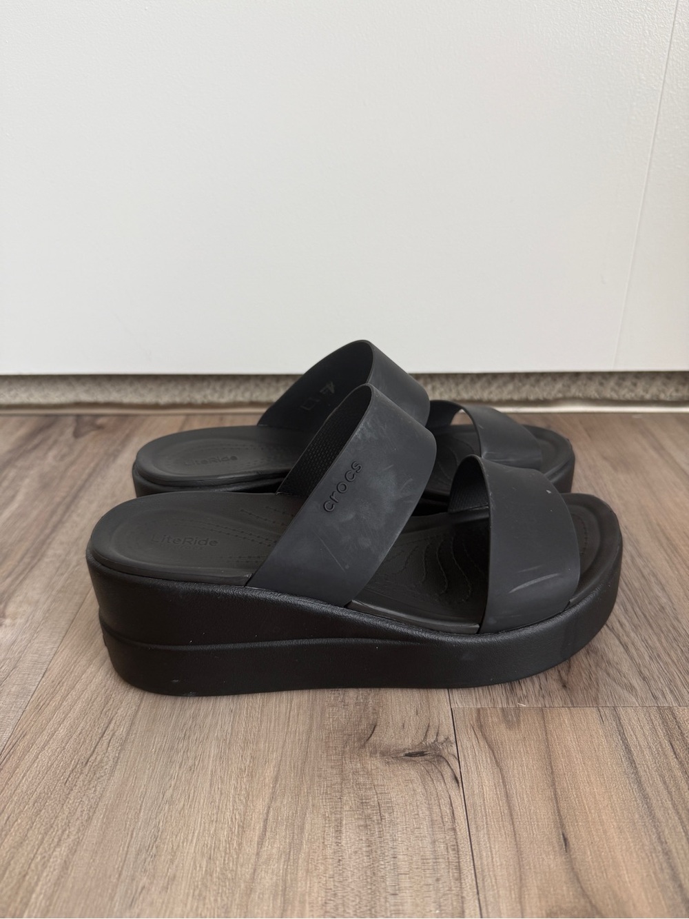Crocs 8 Black Brooklyn Mid Wedge Platform Sandal
